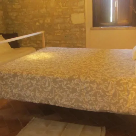 Casale Le Fontanelle Couette-café 3*