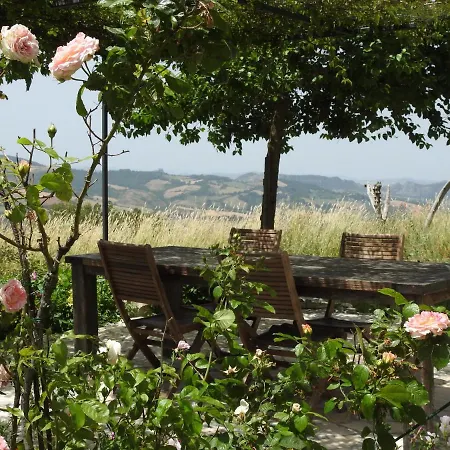 Casale Le Fontanelle ベッド・アンド・ブレックファスト 3*